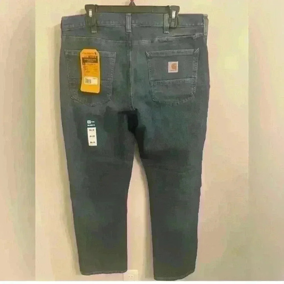 NWT Carhartt Men's Force
Relaxed Low Rise 5 Pocket Jeans.
Size 36" x 32" - Picture 2 of 5